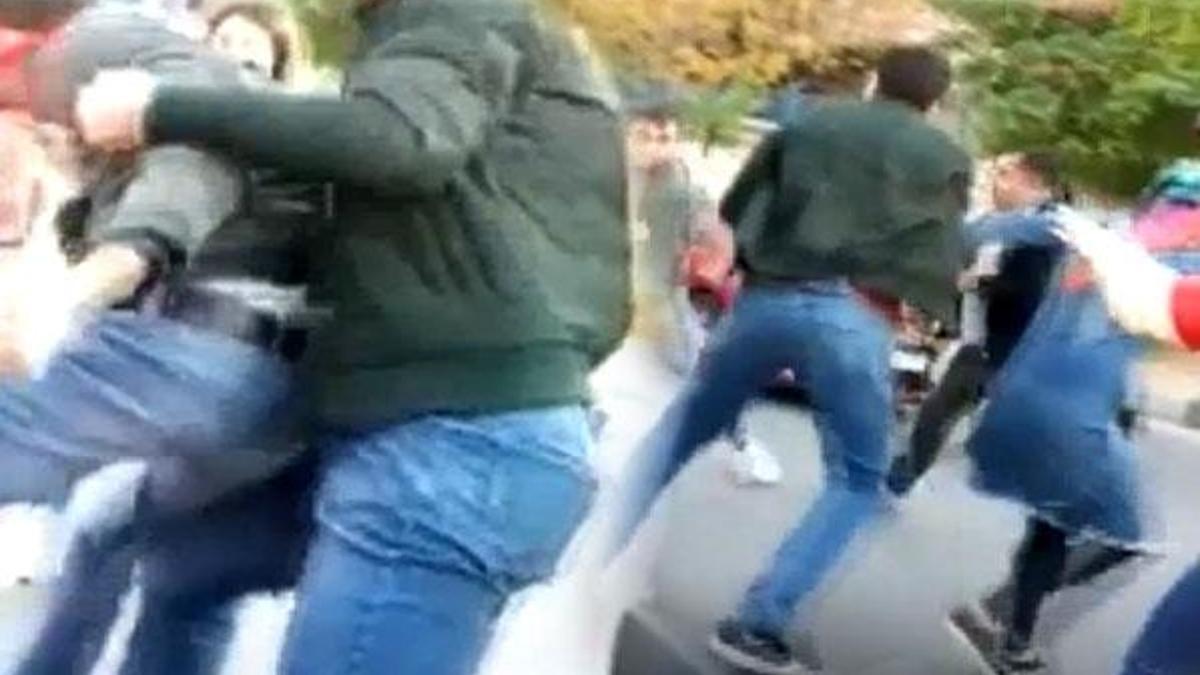 Sürücü kursu öğretmenini tekme tokat dövdüler