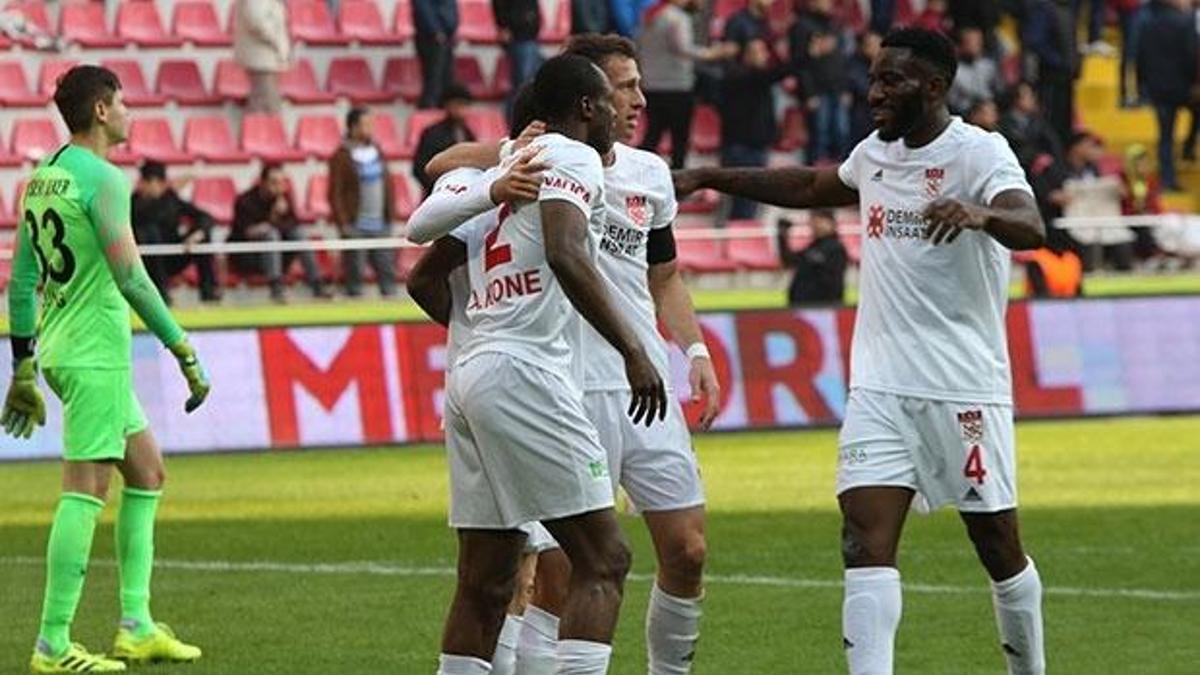 Sivasspor yıkılmıyor!