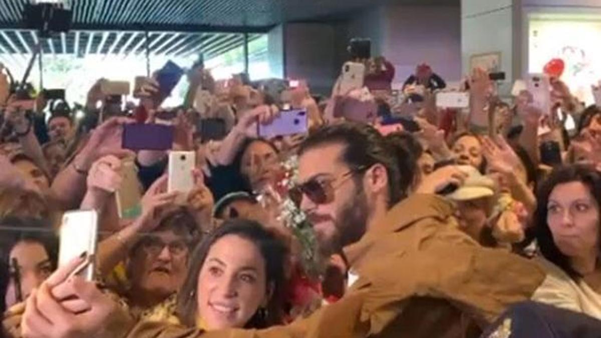 Can Yaman'ın hayranları kurgu mu?