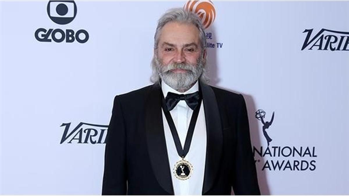 Haluk Bilginer Emmy Ödülleri'nde en iyi erkek oyuncu seçildi