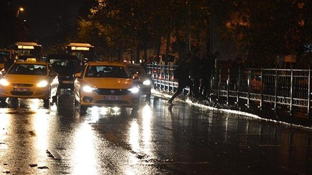 İstanbul'da beklenen sağanak başladı