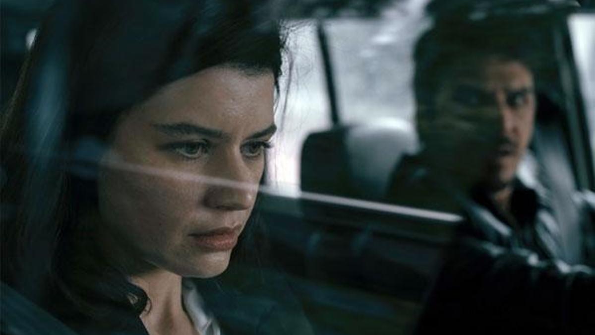 Beren Saat'in oynadığı Netflix'in Atiye dizisinden ilk kareler