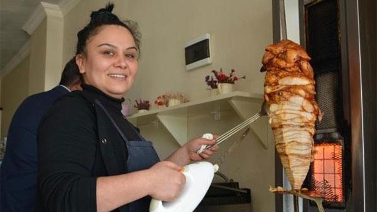 Tost yaparak başladı... Bir ilki gerçekleştirdi
