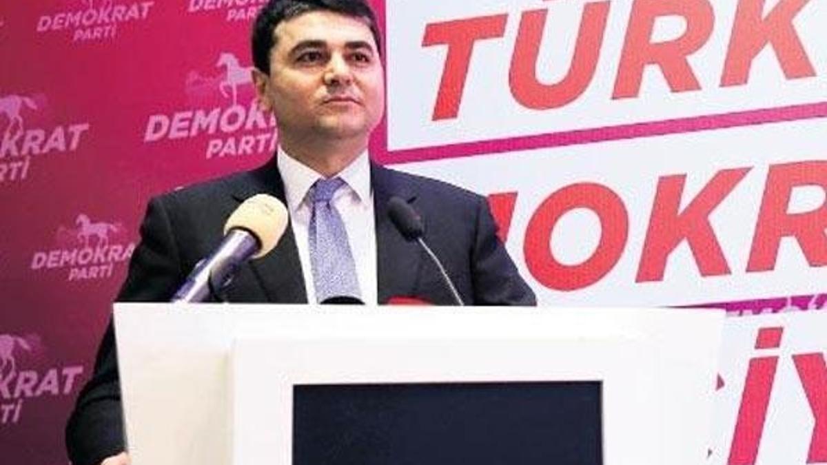 Demokrat Parti kadın kollarını kaldırdı