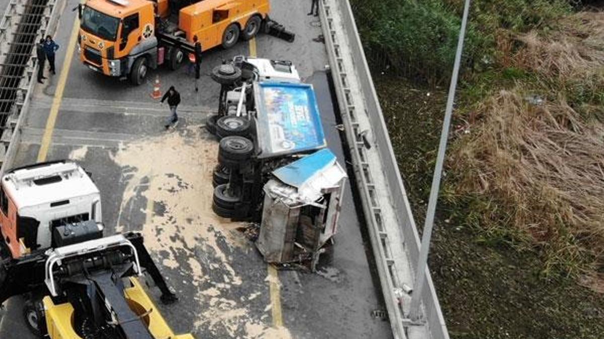TEM otoyolunda kaza! Yol trafiğe kapandı