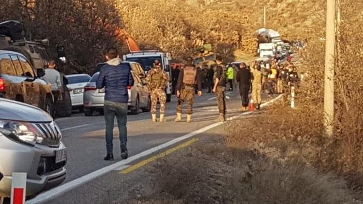 Tunceli'de askeri araç devrildi