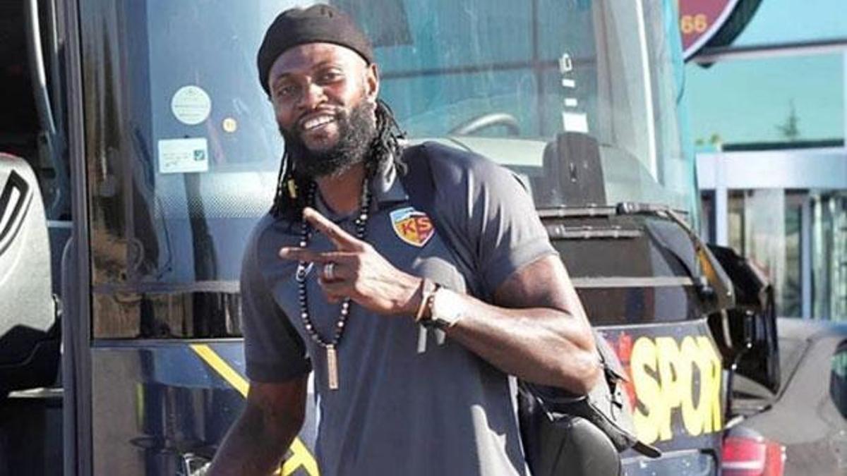 Adebayor'un yeni adresi Pakhtakor