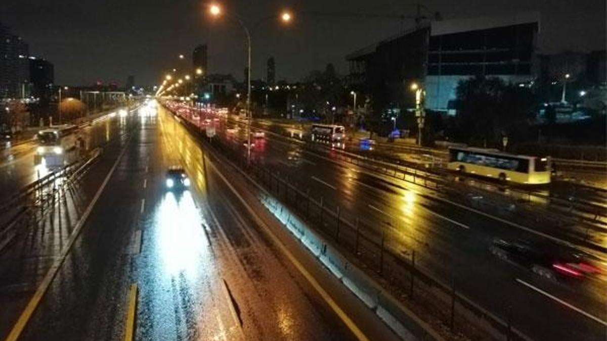 İstanbul'da yağmur etkili oluyor! İDO ve BUDO seferleri iptal