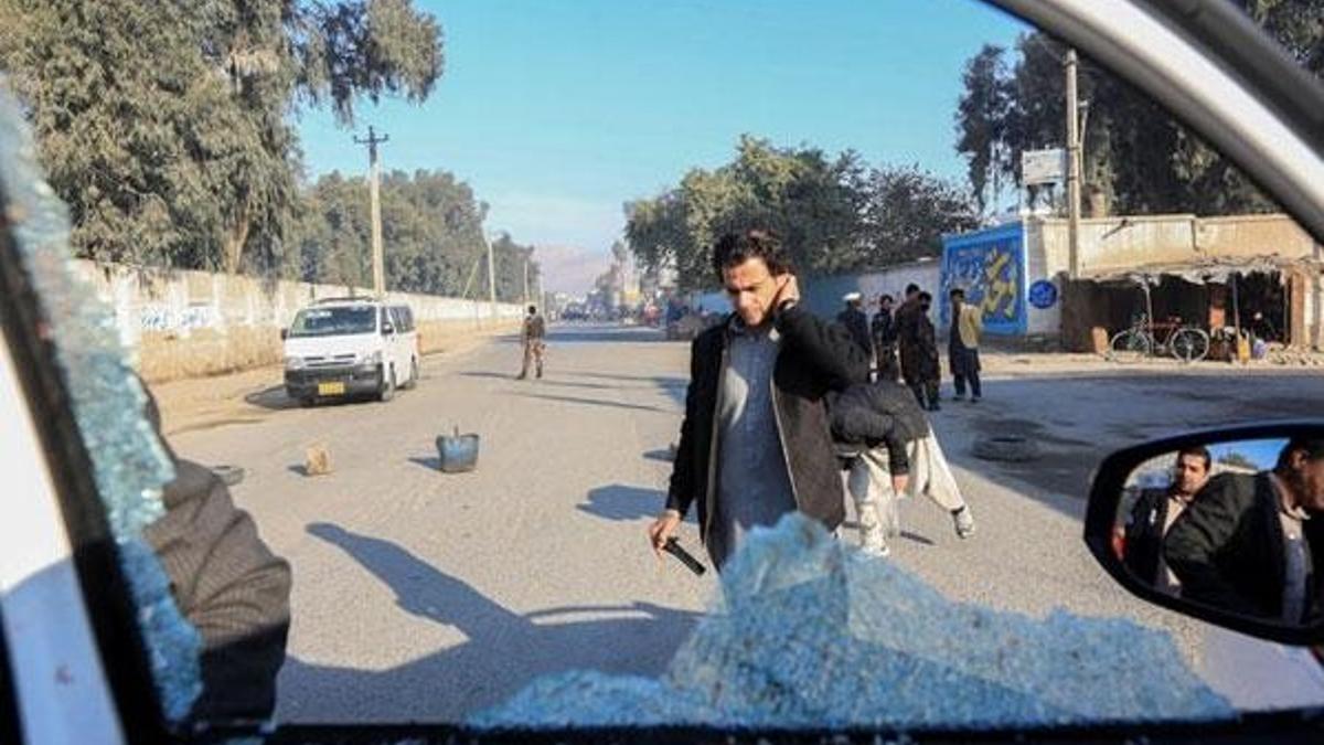 Afganistan'da yardım görevlilerine pusu