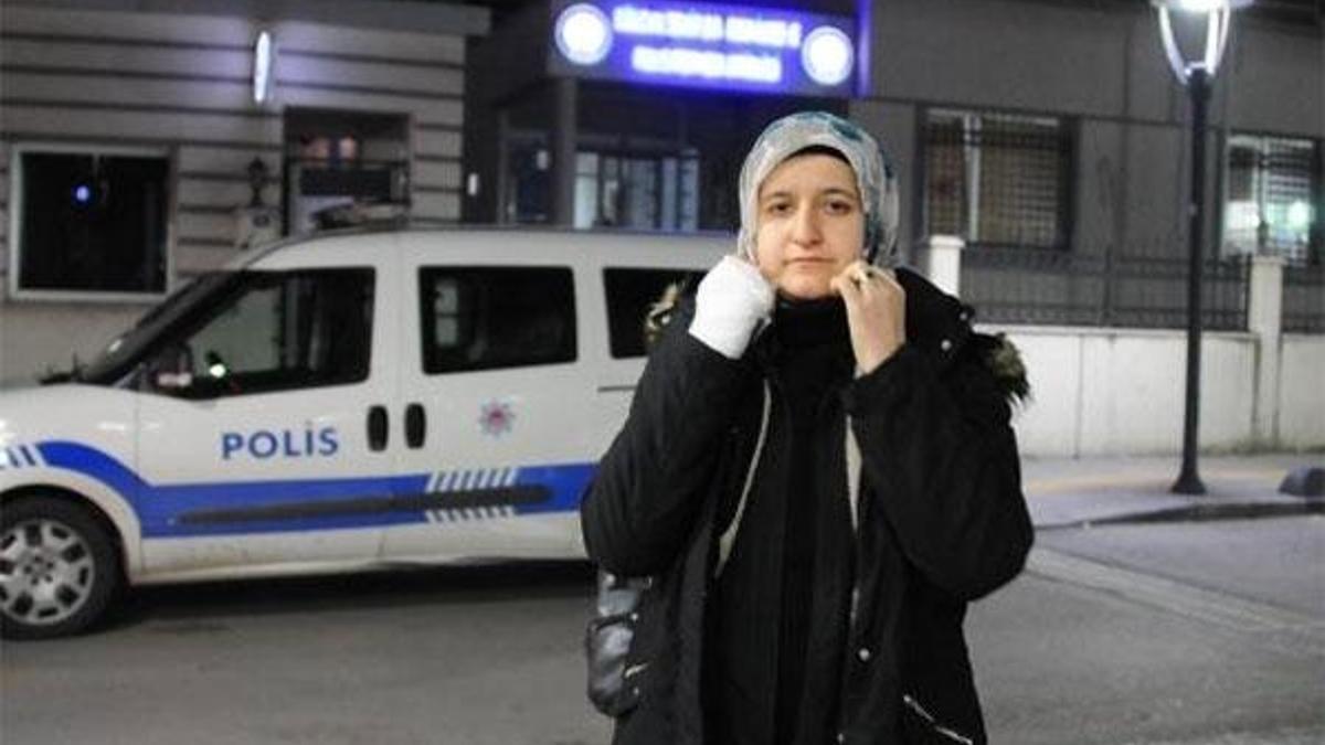 Cezaevi çıkışında gelinlikle karşıladığı eşi elinde sigara söndürdü