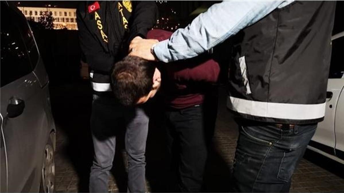 Genç kıza cinsel organını gösteren sapık yakalandı!