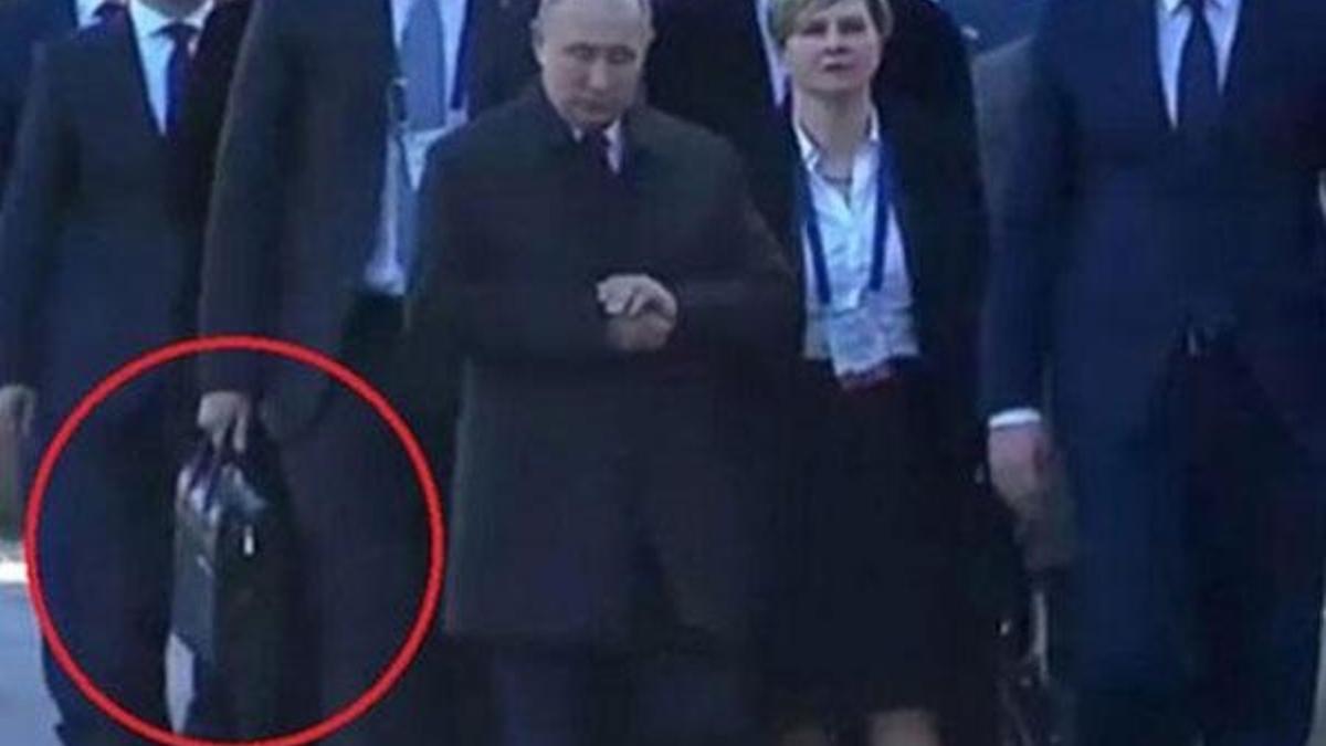 Putin'in yanından ayırmadığı çantanın sırrı ortaya çıktı!