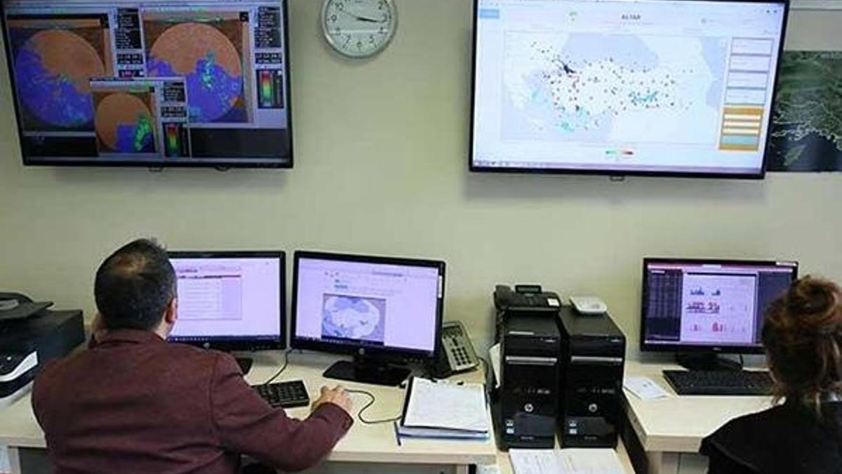 Meteoroloji, Antalya'yı kırmızı kodla uyardı! Alarma geçildi, izinler iptal...