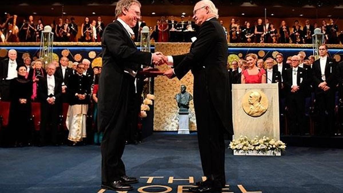 Soykırım destekçisi yazar Handke Nobel ödülünü aldı