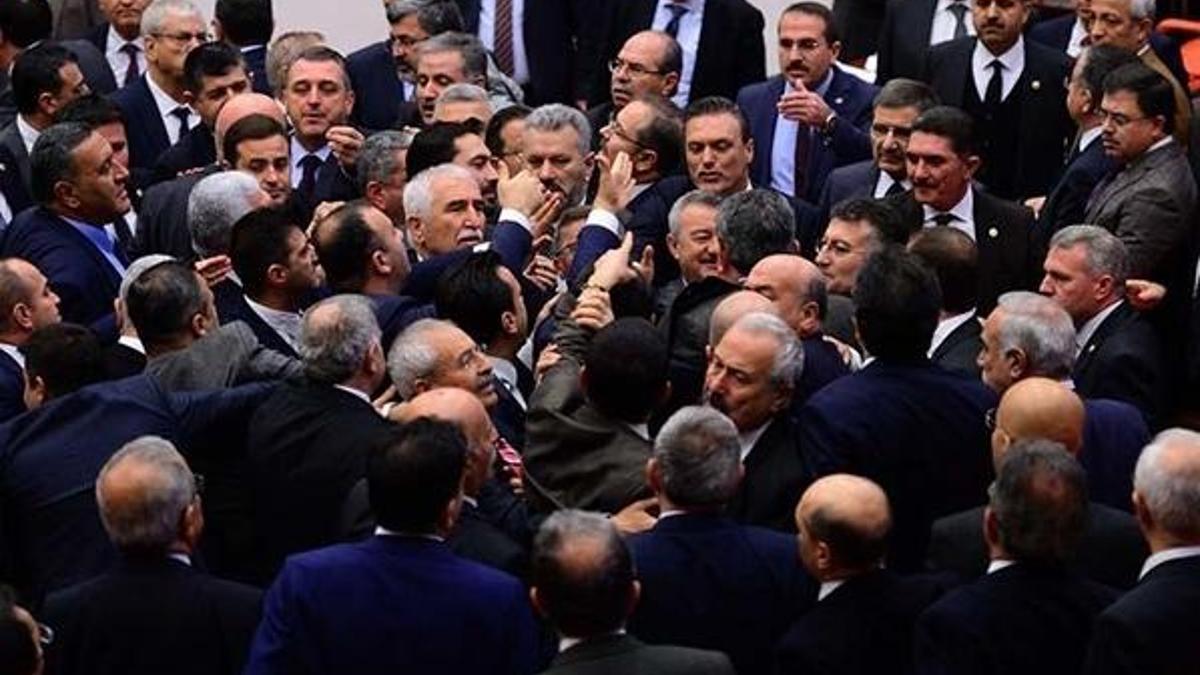 Meclis'te bütçe görüşmeleri sırasında kavga çıktı!