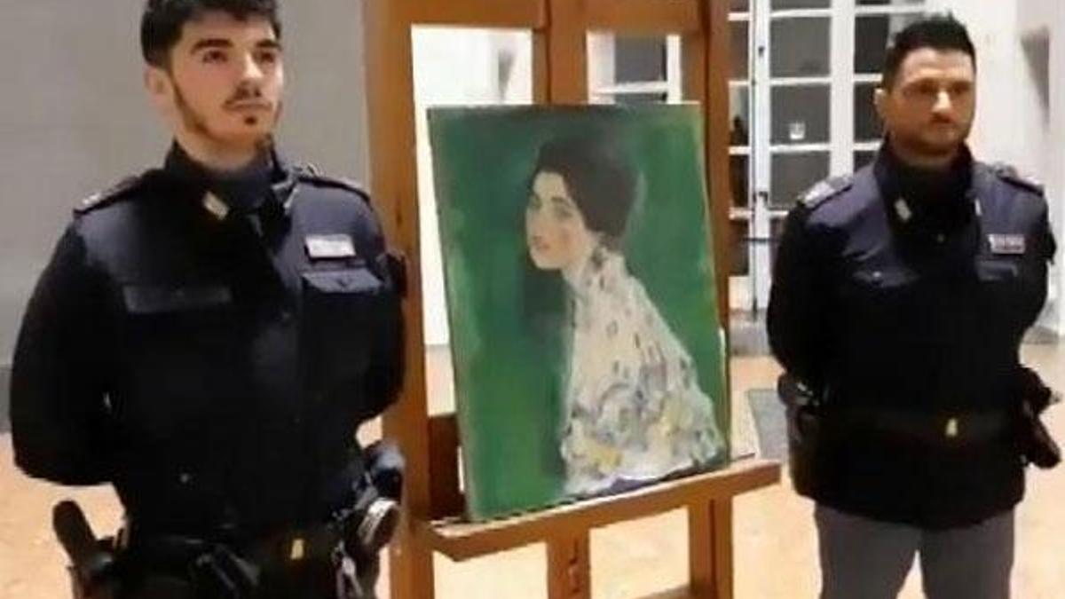 22 yıl önce çalınan tablo duvardan çıktı