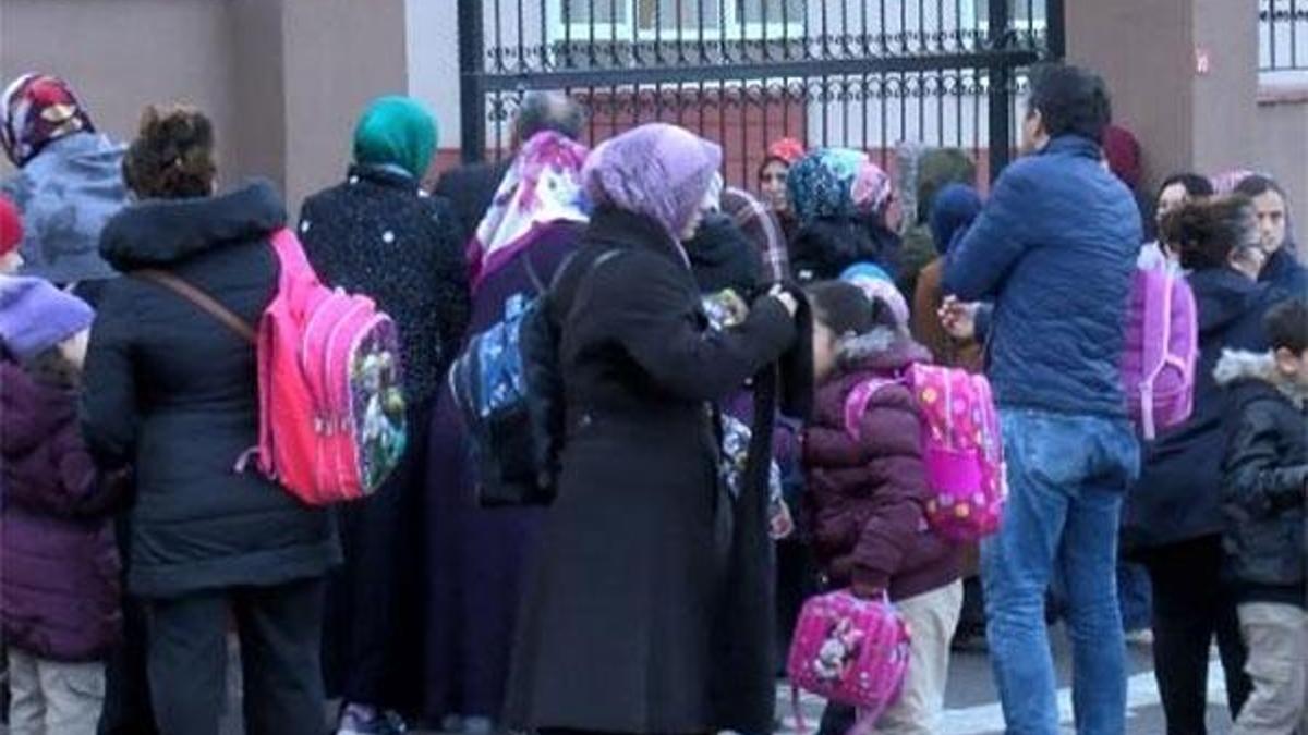 Veliler tedirgin... Kantinciler Odası Başkanı: Öğrenciler dışarıdan alıyor