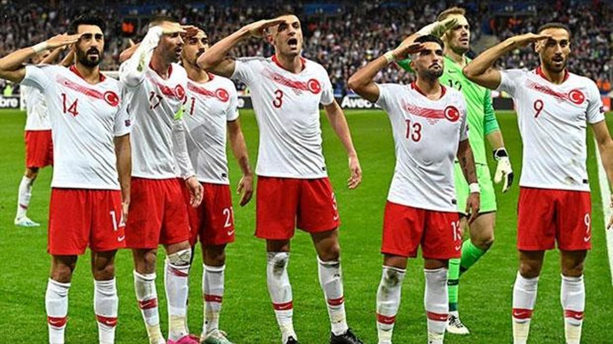 UEFA'dan asker selamına ceza yok