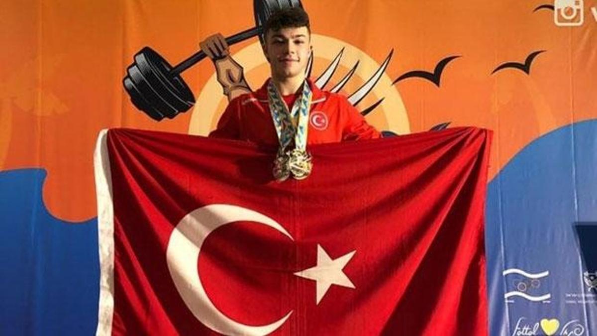 Halterde 15 yaşındaki şampiyon dünya rekoru kırdı!
