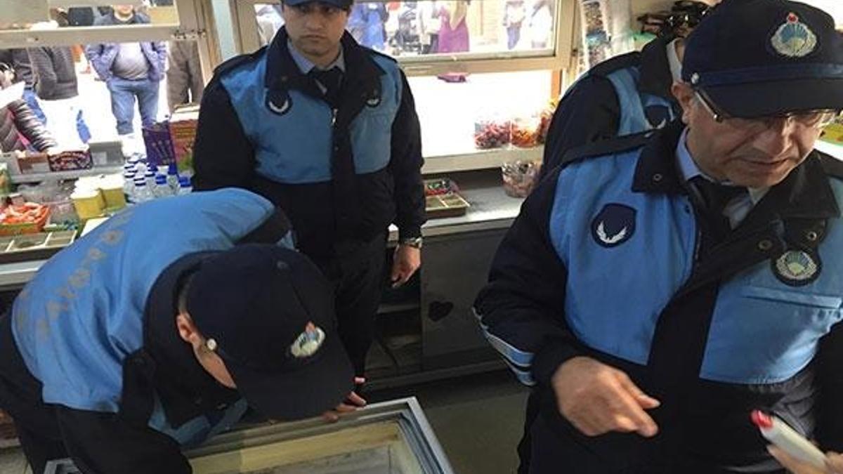 Ekipler harekete geçti! 'Şırınga çikolatalar' toplatıldı