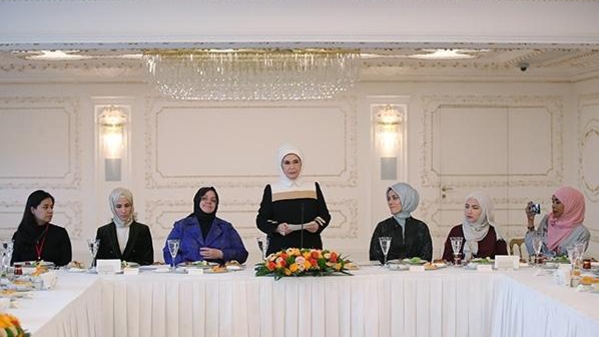 Emine Erdoğan, genç Müslüman kadın lider adaylarıyla buluştu