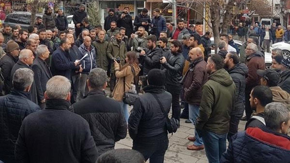 Tunceli'de zammı beğenmeyen minibüsçüler kontak kapattı