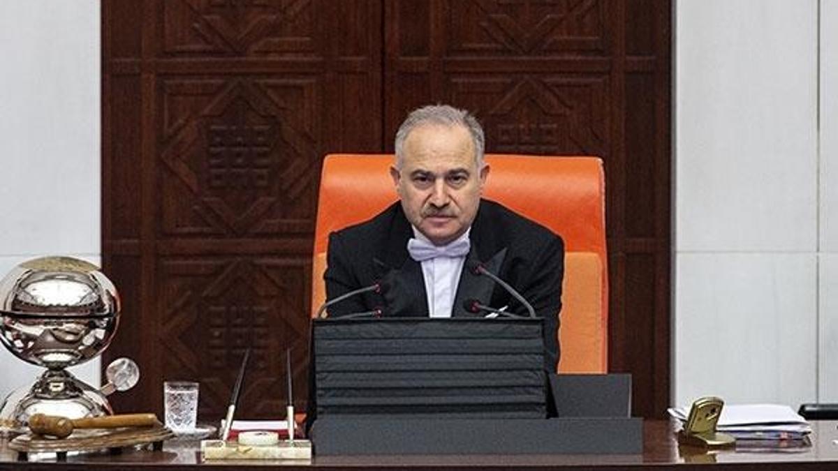 Meclis'te 'oturarak' rekor kırdı! 8 saat 13 dakika...
