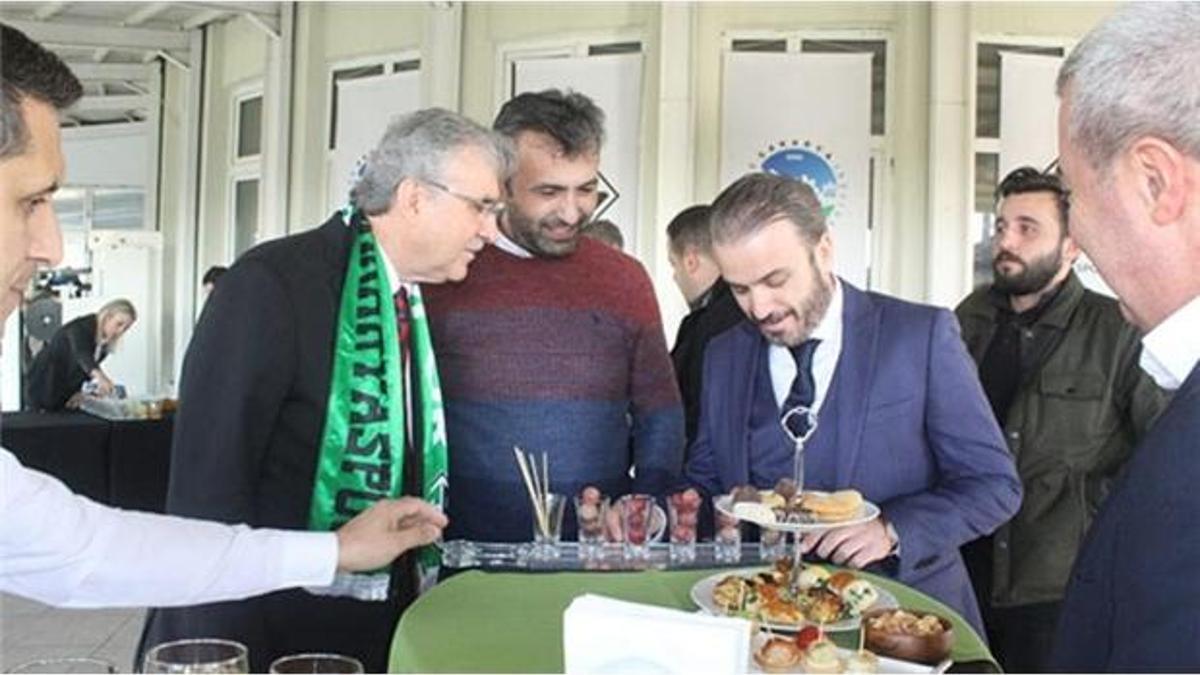Başkan açıkladı! Para dolu çantayla soyunma odasına gelmişti