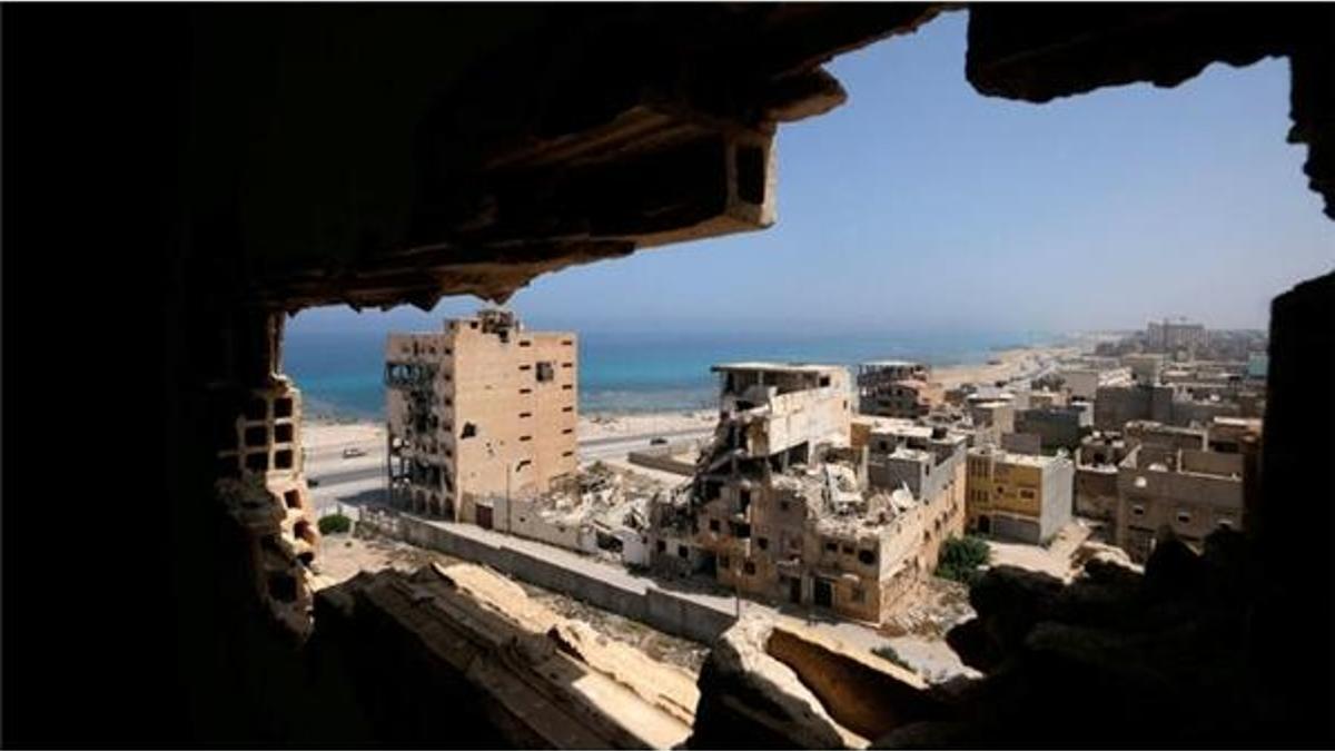 Yabancı savaş uçakları Libya'yı vurdu