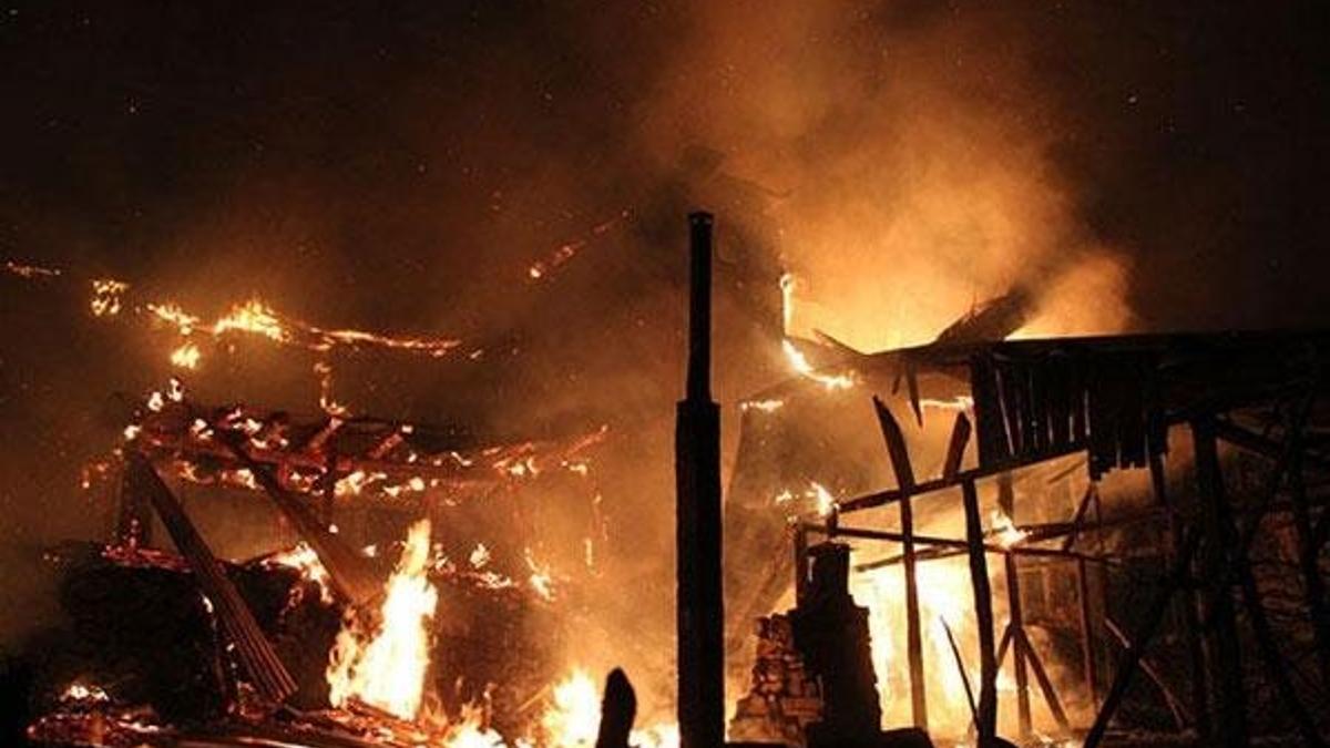 Mahalledeki yangında 7 ev alev alev yandı