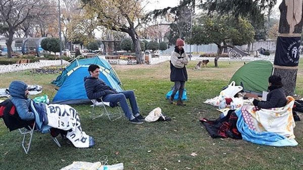 İBB'nin önünde protesto! Çadırlarda sabahladılar...