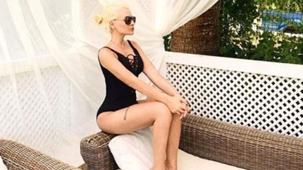 Selin Ciğerci, mini elbisesiyle kalça dansı yaptı