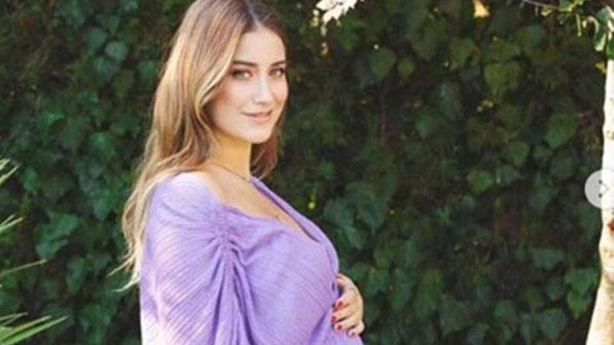 Hazal Kaya'dan oğlu ile ilk kare!