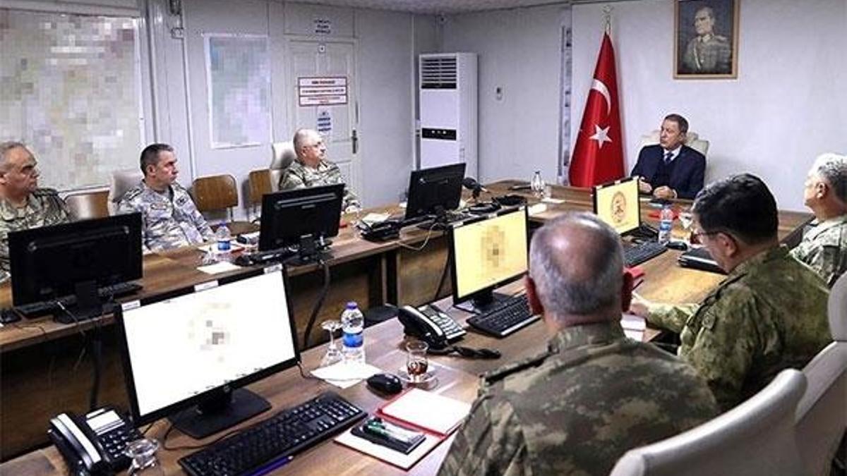 Bakan Akar ve komutanlar sınırda!