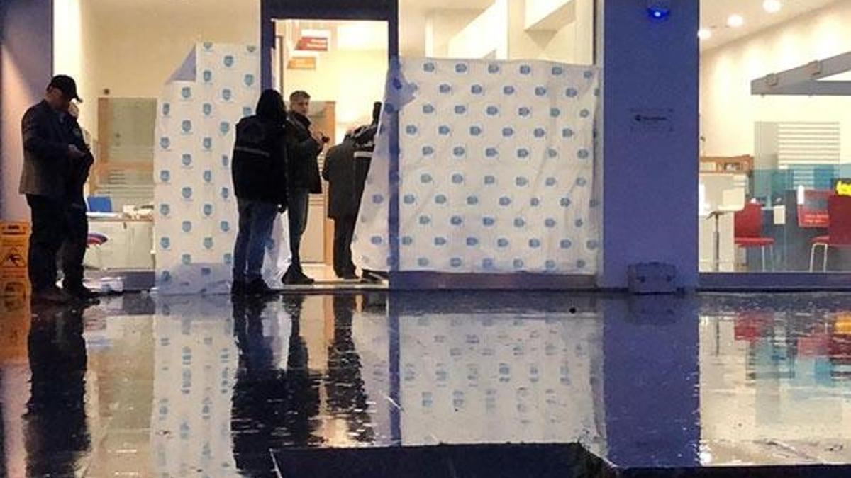 Son dakika! Bursa'da banka soygunu... Çanta boş çıktı