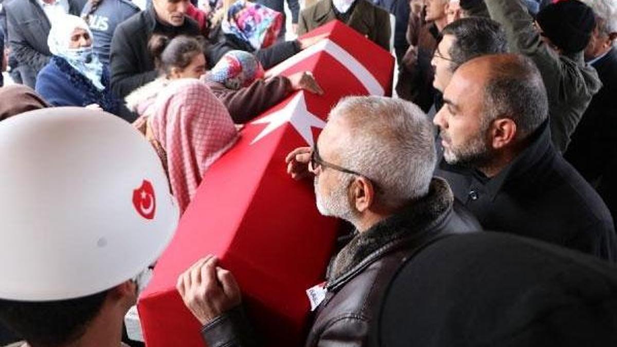 Şehit Uzman Çavuş Rahmi Kaya gözyaşları içinde toprağa verildi