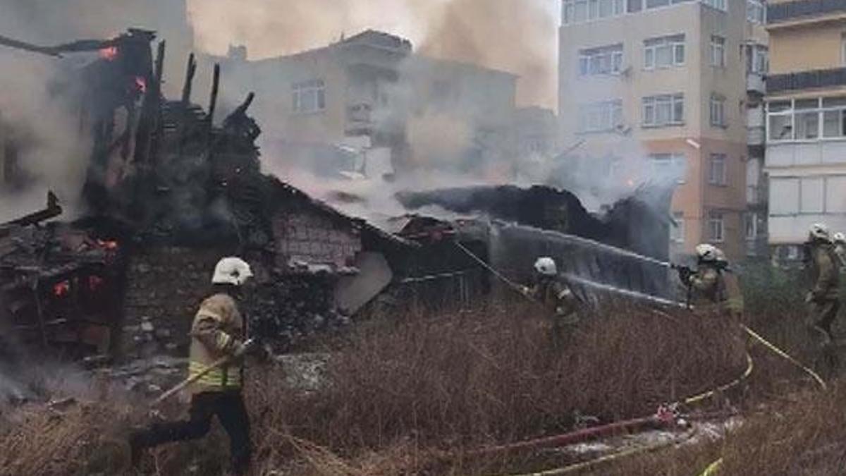 Fatih'te korkutan yangın! Çok sayıda ekip bölgede