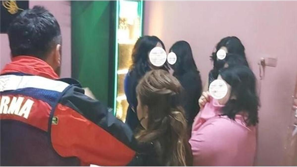 Fuhuş baskını! 13 kadın yakalandı