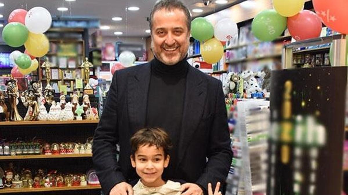 Serdar Bilgili oğluyla alışverişte