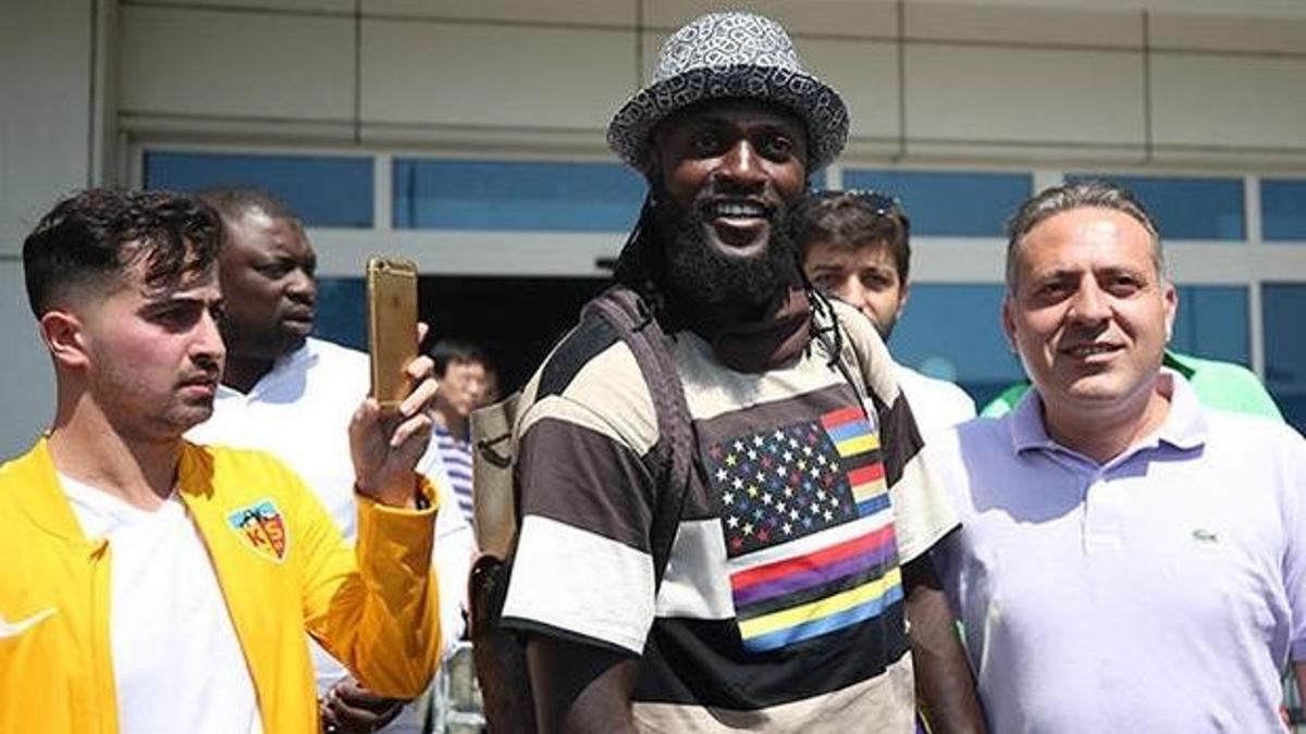 Göztepe'de adaylardan biri de Adebayor