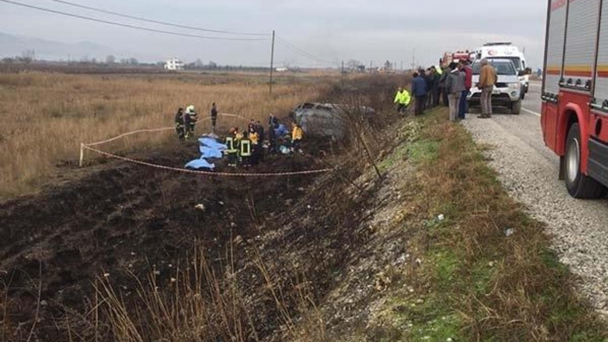Manisa'da minibüs devrildi: 2 ölü, 9 yaralı