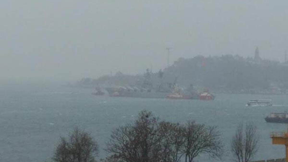 Rus savaş gemisi Boğaz'da sürüklendi