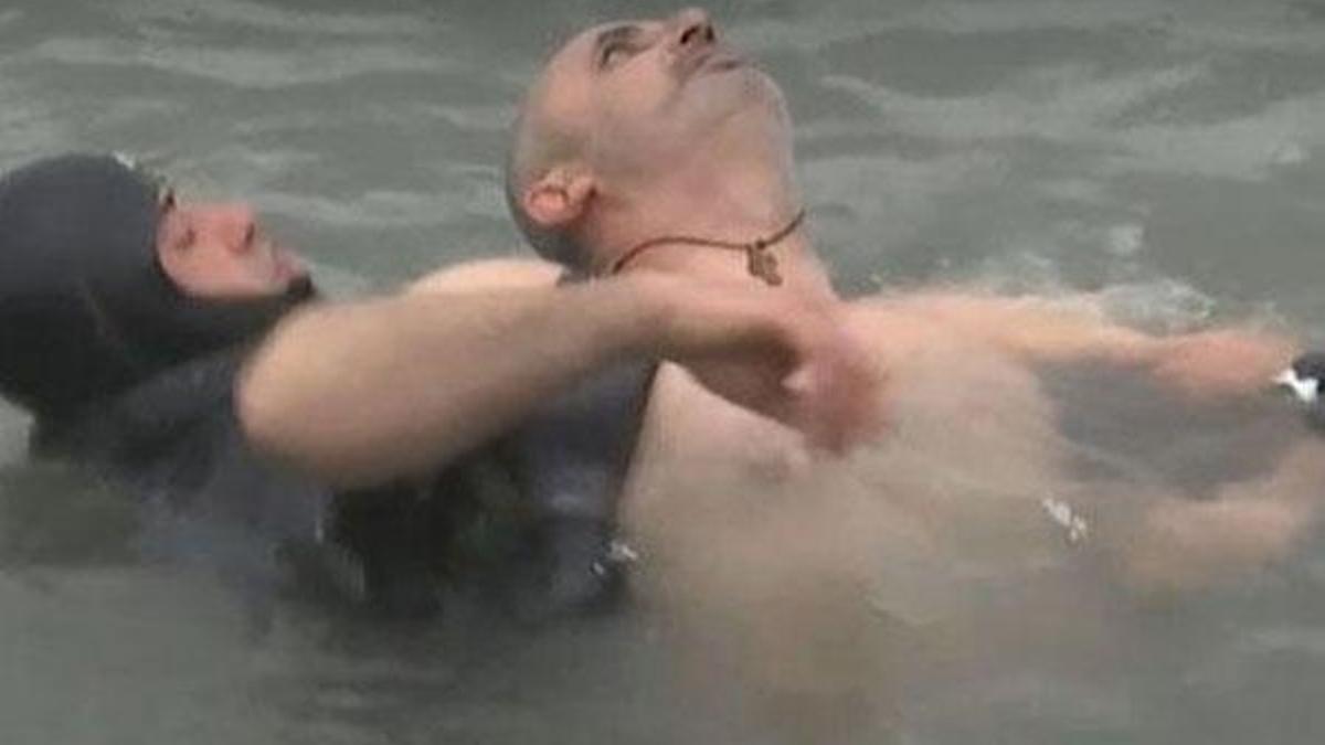 İstanbul'da haç çıkarma töreninde korku dolu anlar!