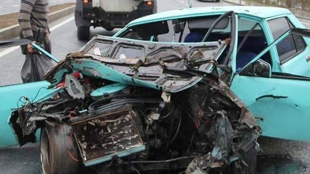 Diyarbakır'da aracı hurdaya çeviren feci kaza!