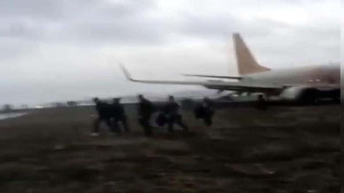 Sabiha Gökçen'de uçak pistten çıktı