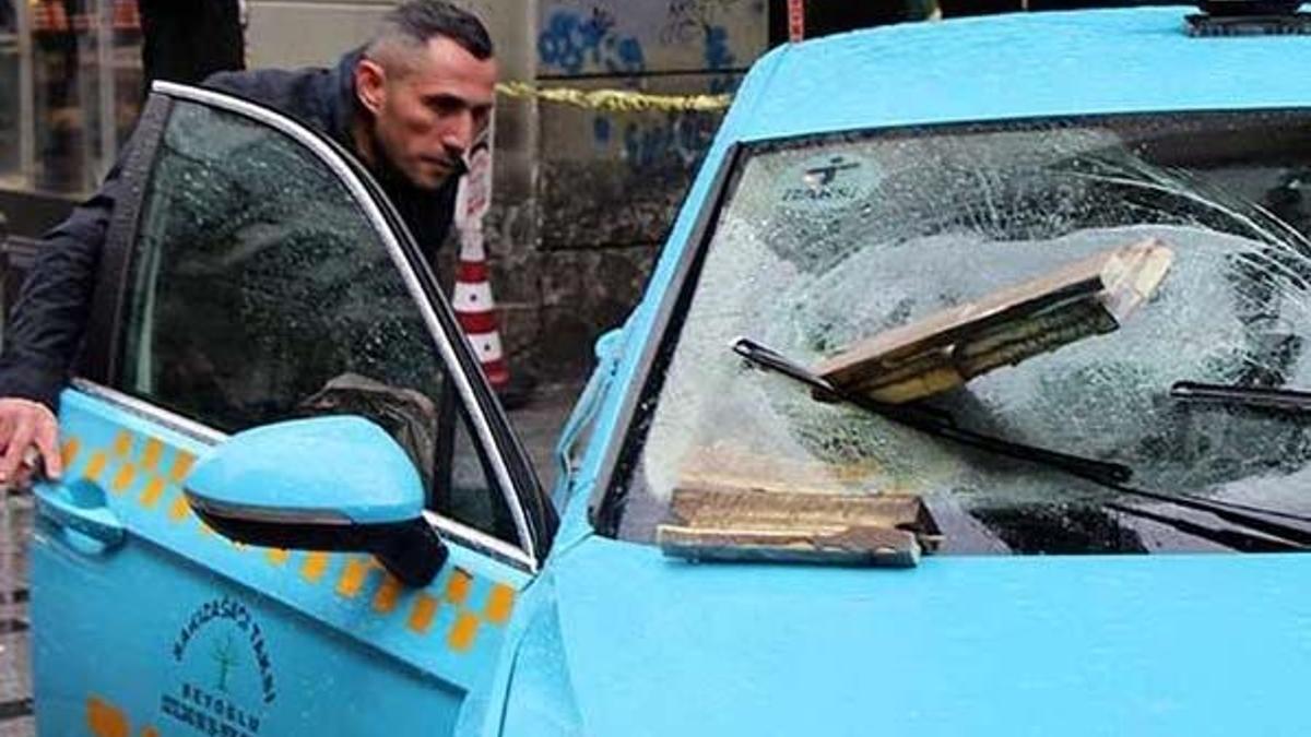 Binadan kopan beton taksiye ok gibi saplandı! Gören oraya koştu...