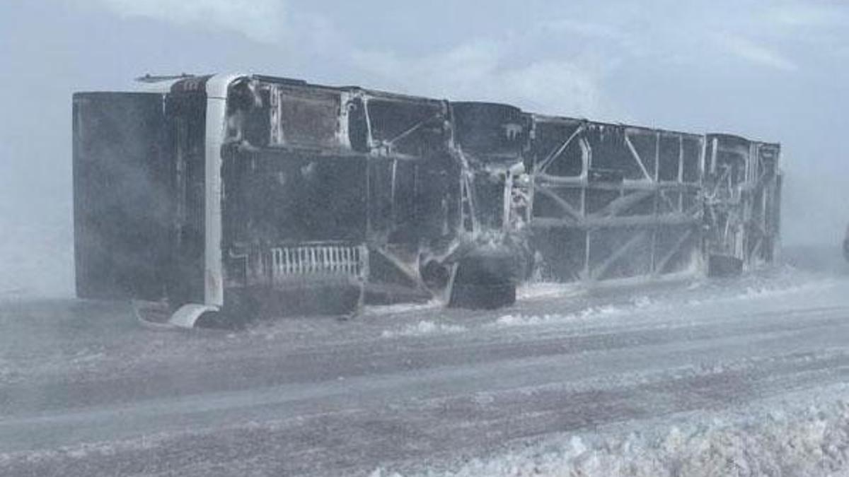 Kayseri'de yolcu otobüsü devrildi, çok sayıda yaralı var