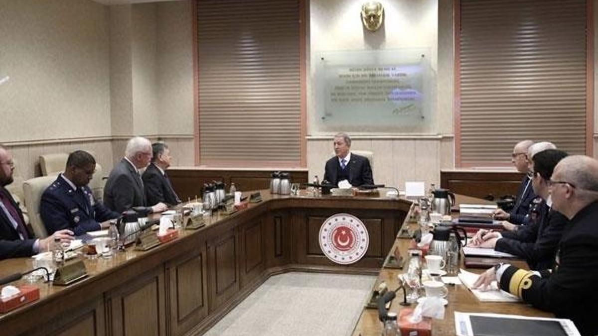 Bakan Akar'dan kritik görüşme!
