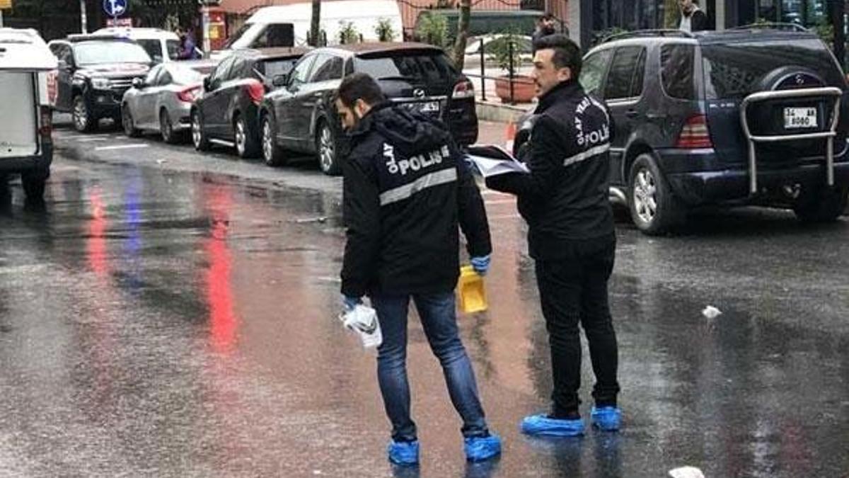 Esenyurt'ta sokak ortasında dehşet! 25 el ateş edildi