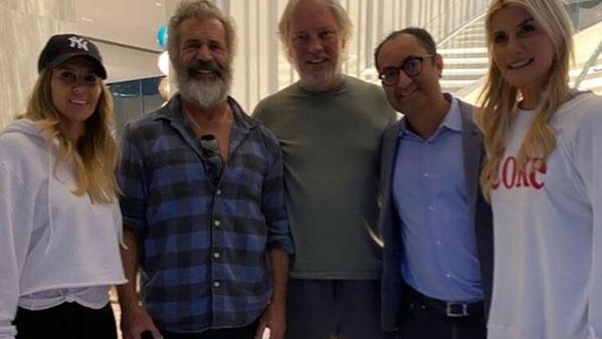 Begüm ve Adnan Şen çifti evlerinde Mel Gibson’ı ağırladı